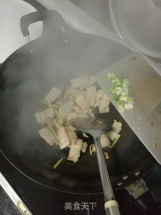 五花肉焖酸菜的做法步骤:4