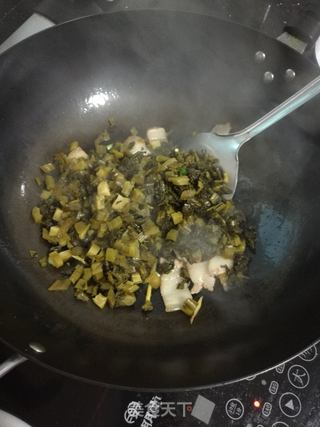 五花肉焖酸菜的做法步骤:5