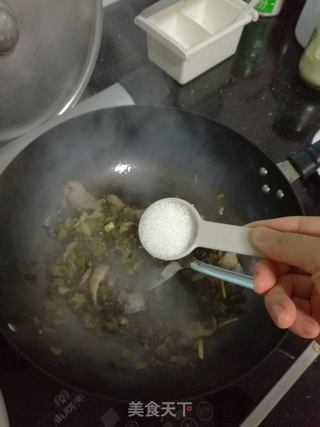 五花肉焖酸菜的做法步骤:7