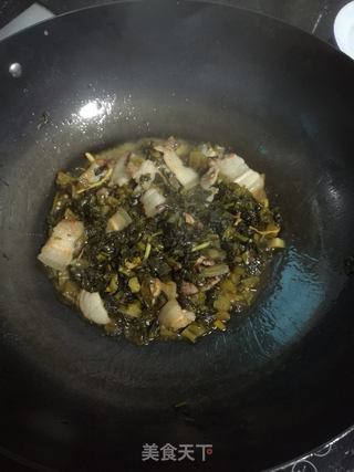 五花肉焖酸菜的做法步骤:9