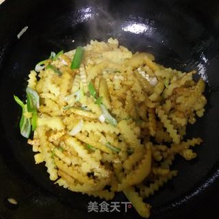 干煸土豆条的做法步骤：5