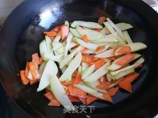 #佛手瓜炒胡萝卜的做法图解4