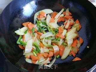 #佛手瓜炒胡萝卜的做法图解5