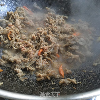 洋葱爆炒牛肉卷的做法步骤：7