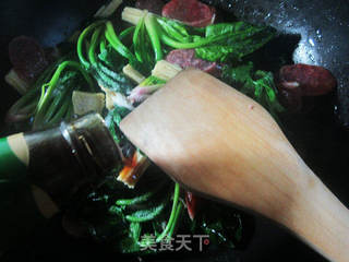 香肠腐竹菠菜的做法步骤：7