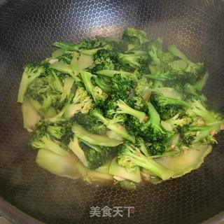 #蒜蓉蚝油西兰花的做法图解6