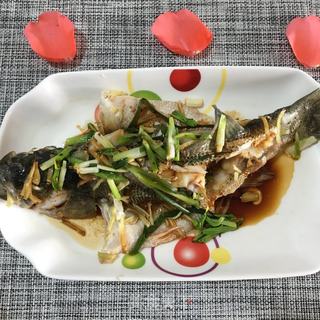 清蒸鲈鱼的做法步骤：6
