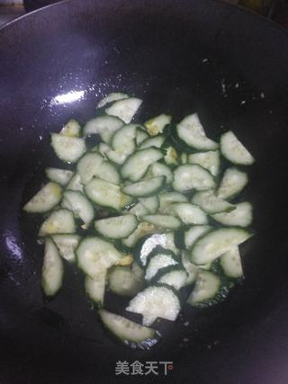 黄瓜炒木耳鸡蛋的做法步骤:8