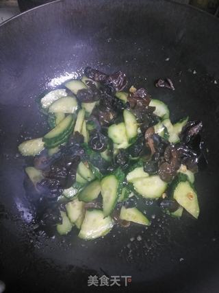 黄瓜炒木耳鸡蛋的做法步骤:9