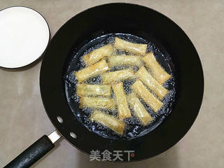 荠菜鲜肉春卷的做法步骤:12