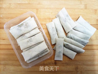 荠菜鲜肉春卷的做法步骤:11