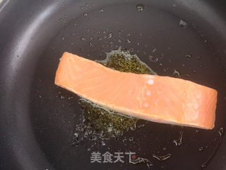 香煎三文鱼的做法步骤:5