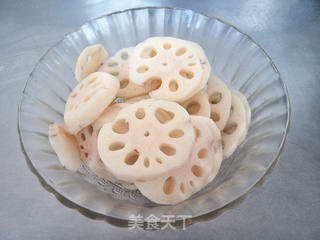 莲藕拌香菜的做法步骤:2