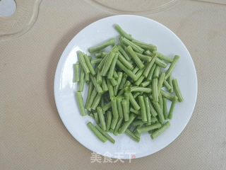 鸡肉炒豇豆的做法步骤:3