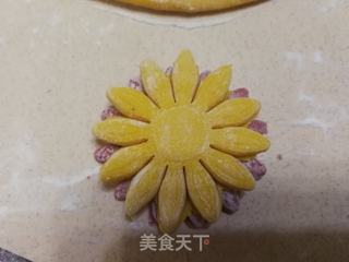 可爱花朵馒头的做法步骤:7