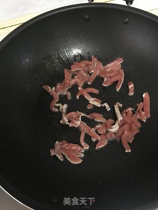 肉丝面筋炒芹菜的做法步骤：4