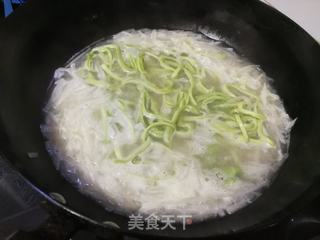 鸡蛋泡鲞菠菜面的做法步骤：7