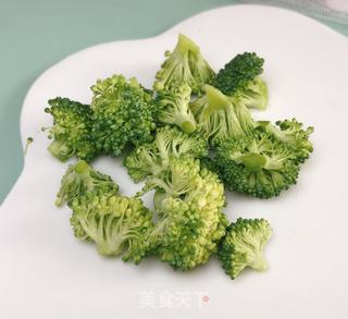 【西兰花鱼肉泥】的做法步骤：2
