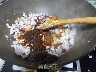 香辣肉丁酱的做法步骤:8