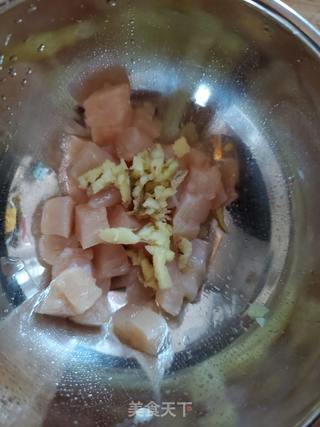 滑鸡皮蛋粥的做法步骤:2