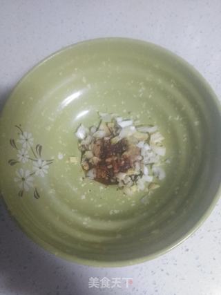 香菇肉酱酸辣面的做法步骤:3