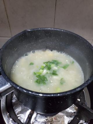 滑鸡皮蛋粥的做法步骤:9