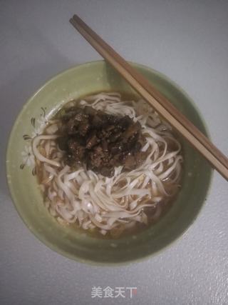 香菇肉酱酸辣面的做法步骤:8