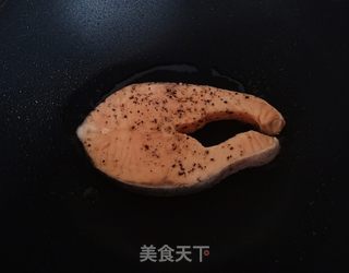黑椒三文鱼的做法步骤:3