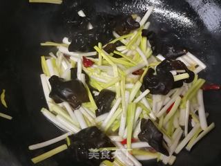 蒜黄木耳炒肉丝的做法步骤：10