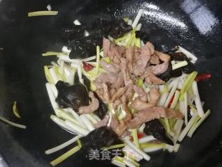 蒜黄木耳炒肉丝的做法步骤：11