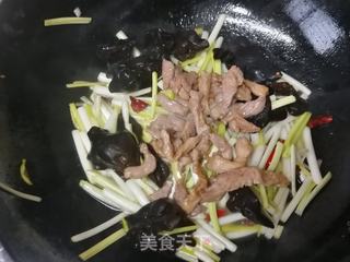蒜黄木耳炒肉丝的做法步骤:11