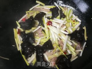 蒜黄木耳炒肉丝的做法步骤：13