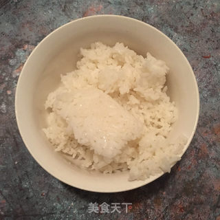 咖喱火腿肠炒饭的做法步骤：2