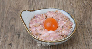 家常美味,咸蛋黄蒸肉饼的做法步骤:5