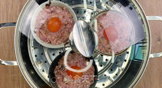 家常美味,咸蛋黄蒸肉饼的做法步骤:6