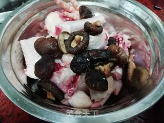 电饭煲版香菇滑鸡饭的做法步骤:2