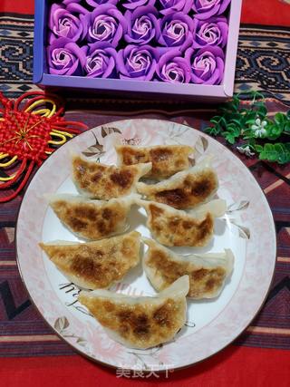 韭菜肉馅煎饺的做法步骤:11