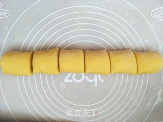 南瓜花卷的做法步骤:7