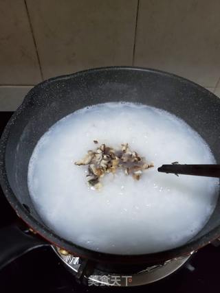 香菇鸡粒粥的做法步骤:7