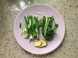 蒸鱼的最佳方法,简单5步别搞错,这样做出来的鱼肉鲜嫩又不腥的做法步骤:2