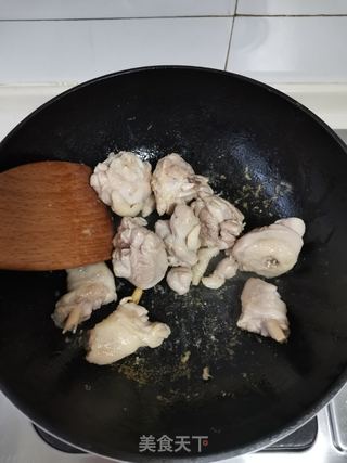 土豆烧鸡块的做法步骤:2