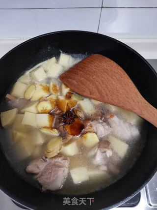 土豆烧鸡块的做法步骤:4