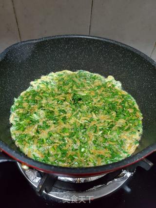香煎韭菜虾皮蛋饼的做法步骤:6