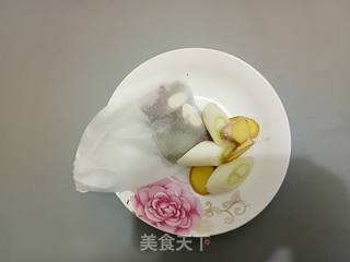 老汤卤猪手的做法步骤:2