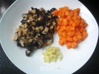 香菇腊鸡腿焖饭的做法步骤:3