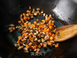 香菇腊鸡腿焖饭的做法步骤：5