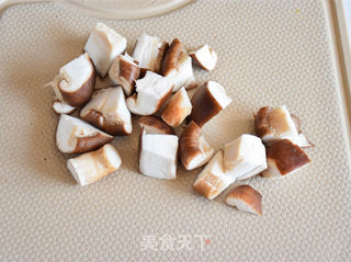 腊肠焖饭的做法步骤:2