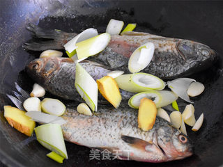 鲫鱼汤的做法步骤:4