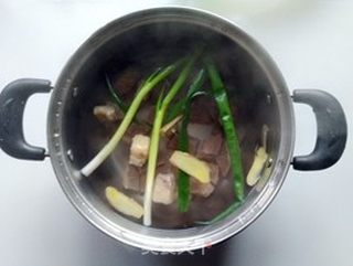竹荪冻豆腐牛腩汤的做法步骤:4