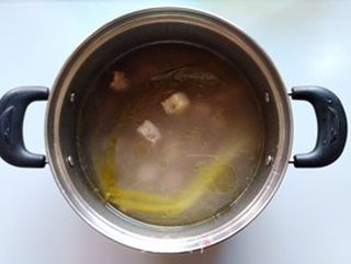 竹荪冻豆腐牛腩汤的做法步骤:5